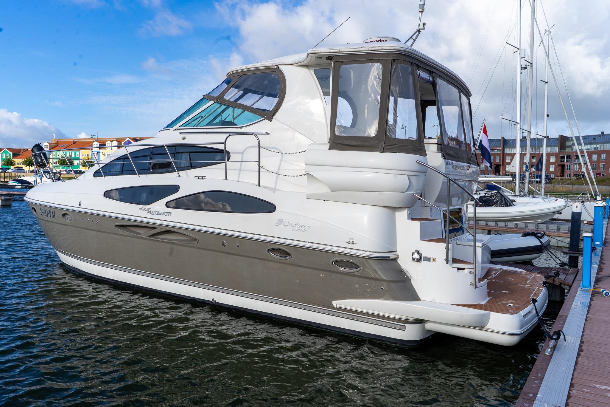 Cruisers Yachts 415 Express Motoryacht — foto 35 van 100