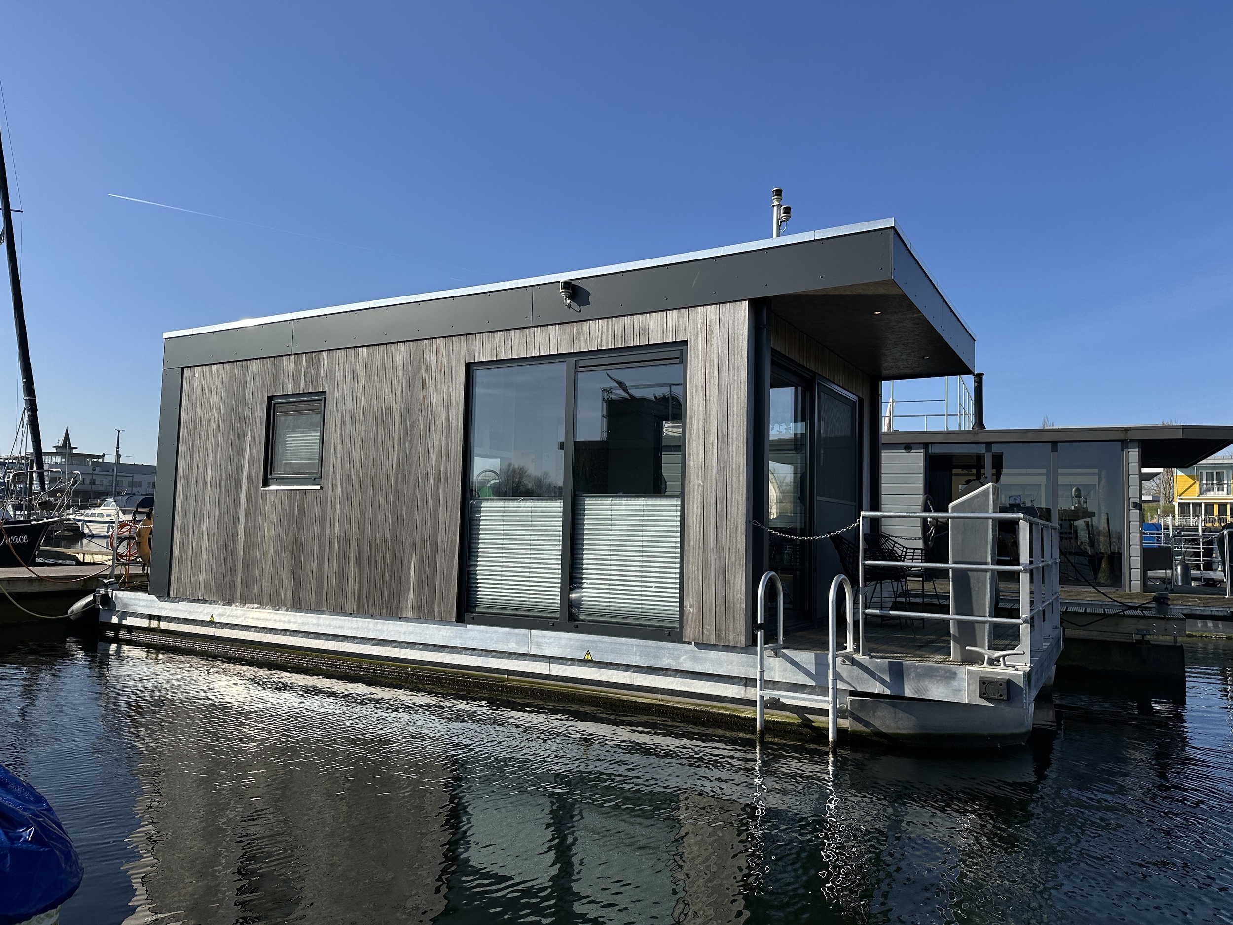 Gielissen Marin Home 32 Tiny Houseboat — foto 40 van 43
