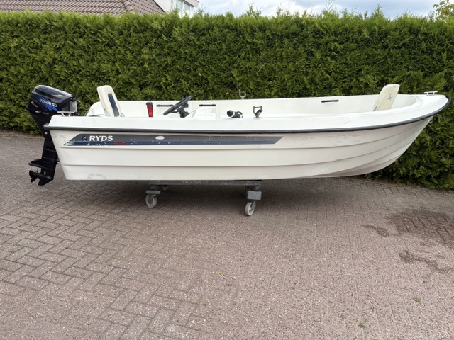 Ryds 435 met Tohatsu 9.8 PK 4 Takt met Tilt functie