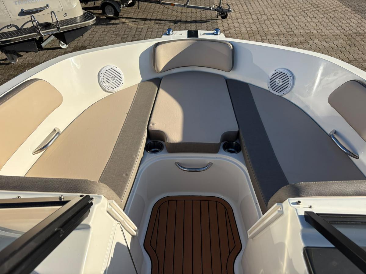 Bayliner VR5 — foto 9 van 14