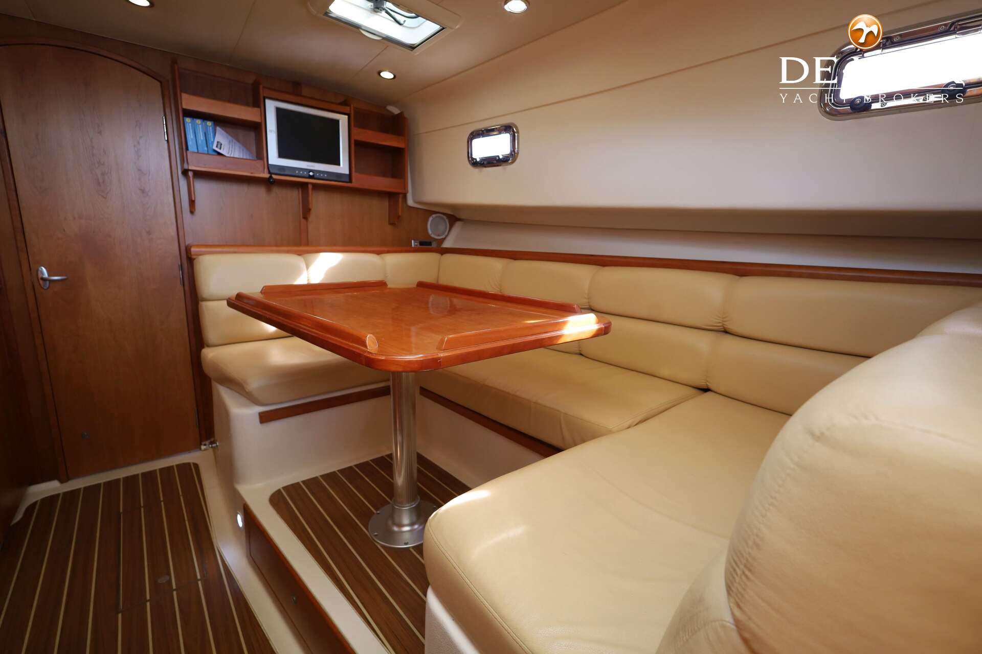 Mainship 34 Rumrunner II — foto 22 van 41