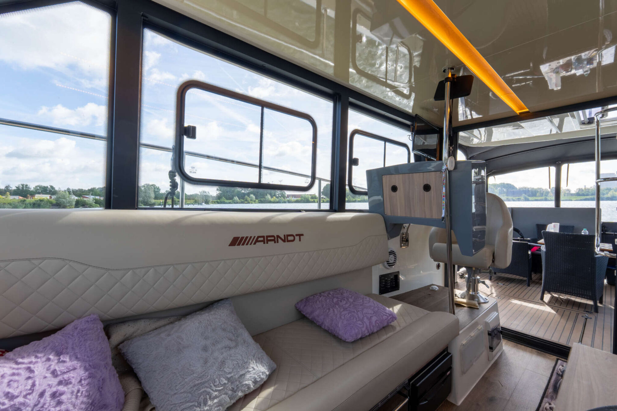 Cobra Yachts Futura 40 Grand Horizon — foto 10 van 55