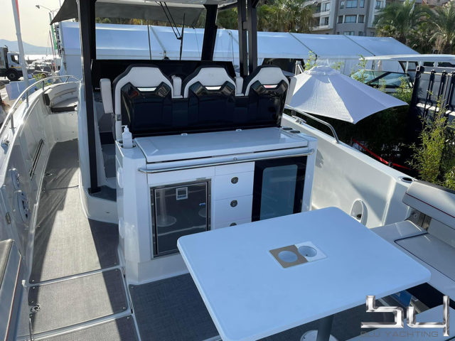 Jeanneau Cap Camarat 10.5CC - BluYachting — foto 4 van 9