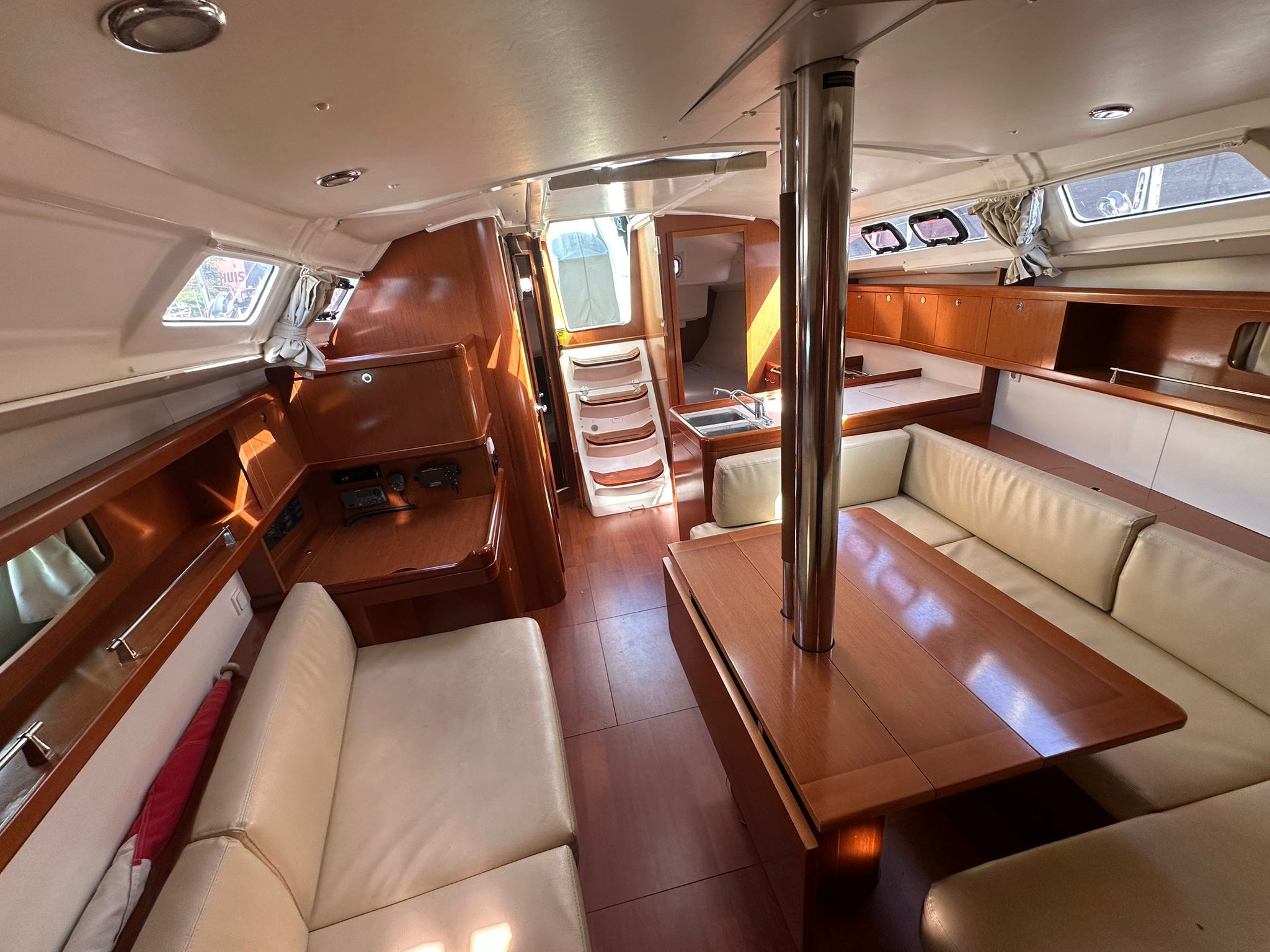 Beneteau Oceanis 37 — foto 4 van 36