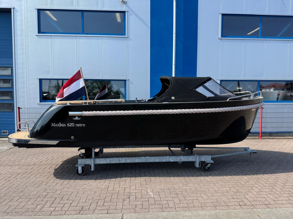 Maxima 620 met Suzuki 30pk