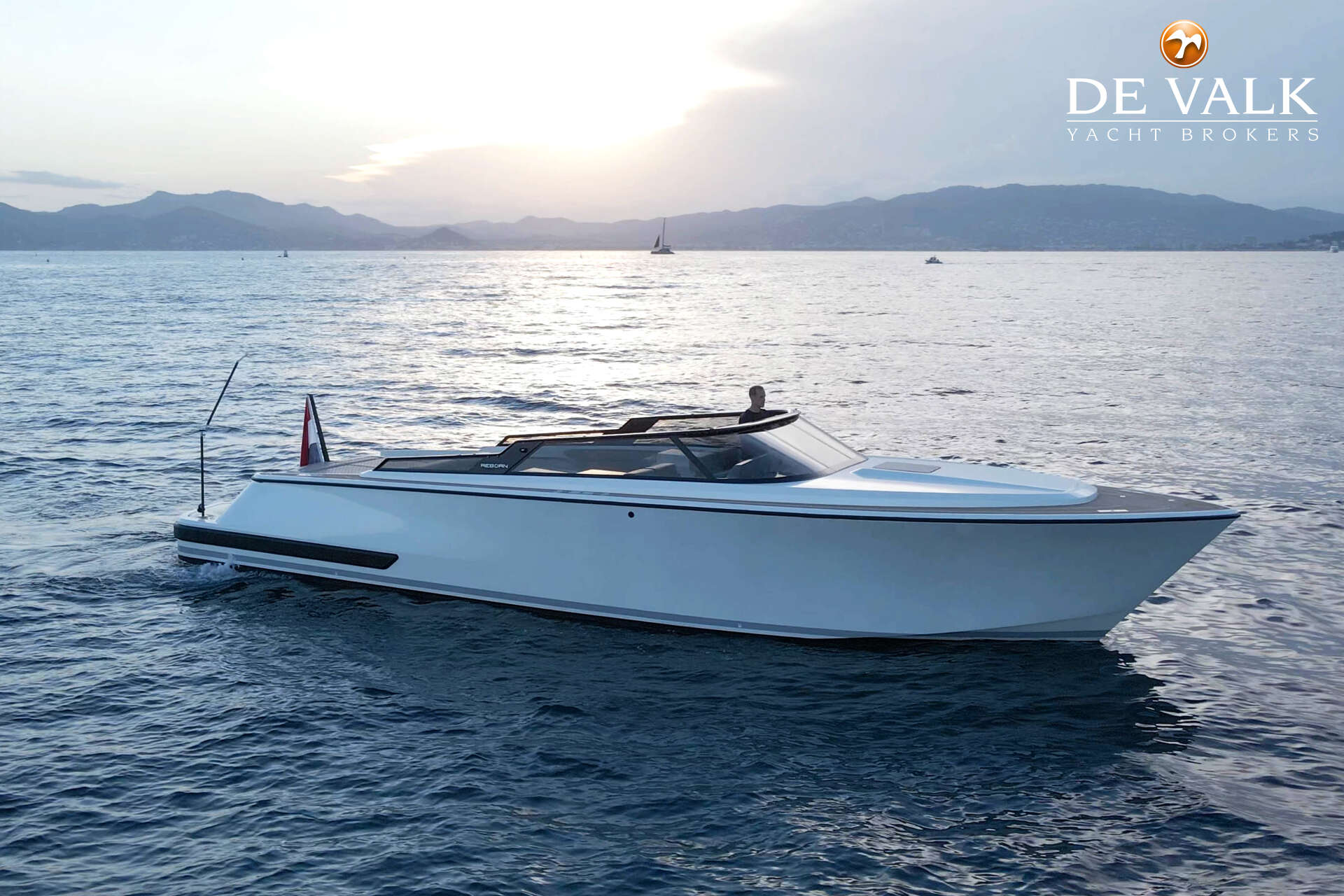 Reborn 40 R Cabin — foto 1 van 35