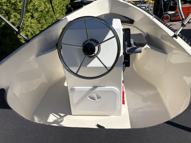 Silver Yacht 405 met Selva 8 PK 4 Takt — foto 11 van 12