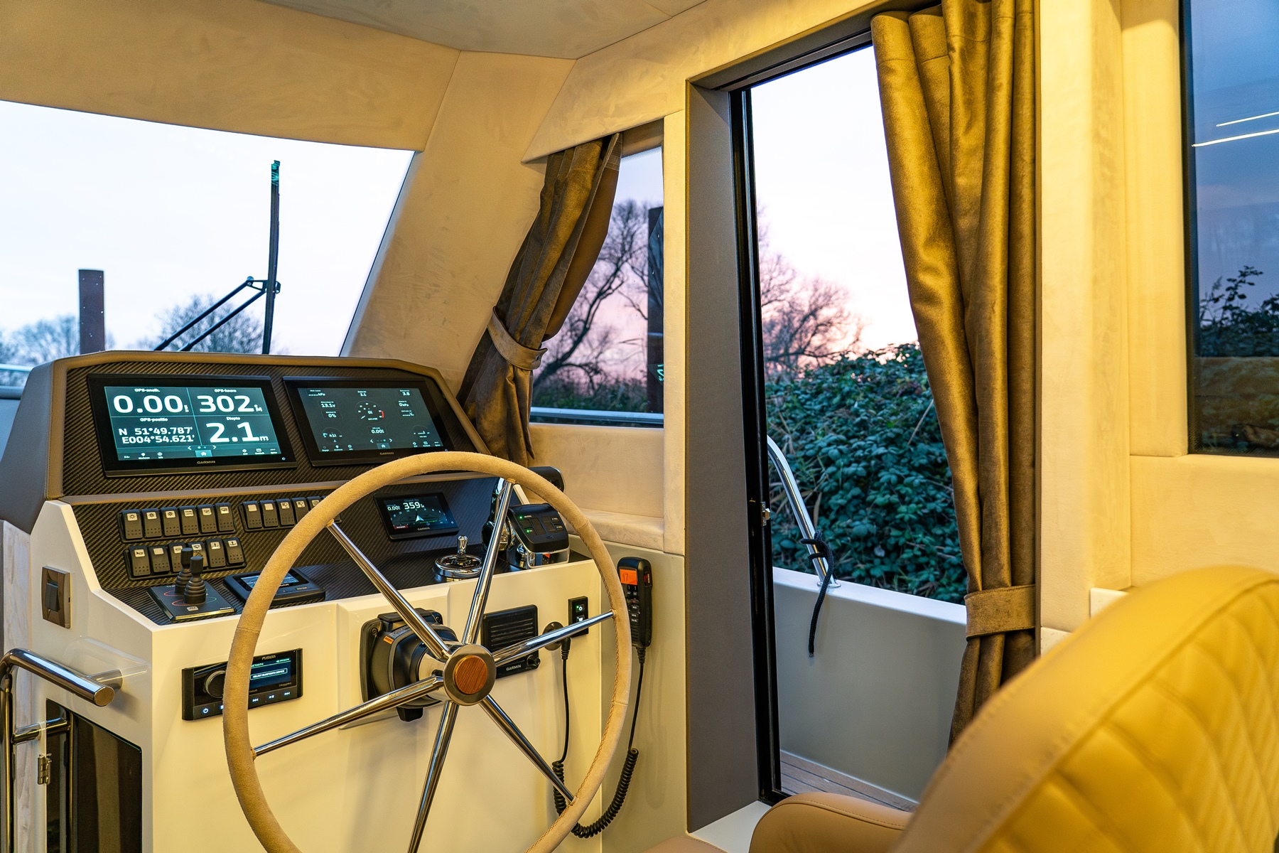 Maxima Boats 37 met Yanmar 320 pk — foto 15 van 16