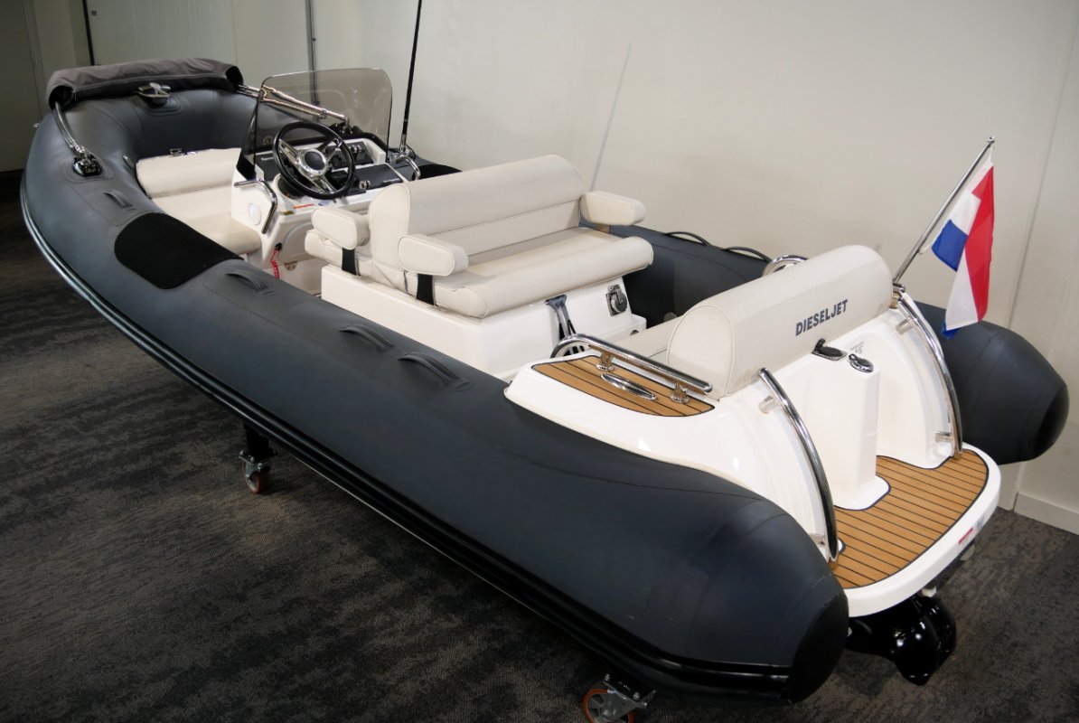 Williams - Dieseljet 445 - 2017 - € 59.950 boot te koop