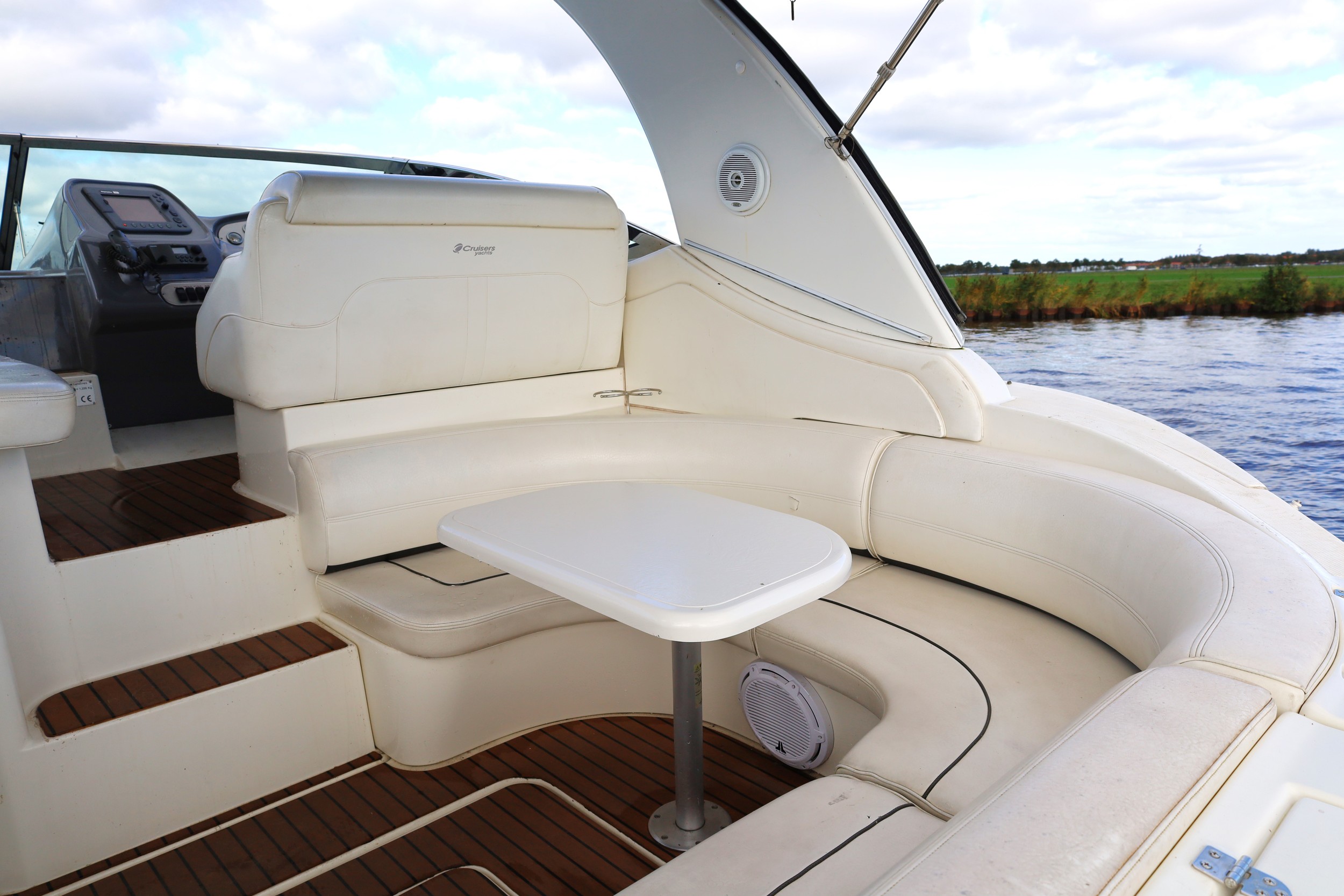 Cruiser Yachts 370 Express — foto 14 van 31