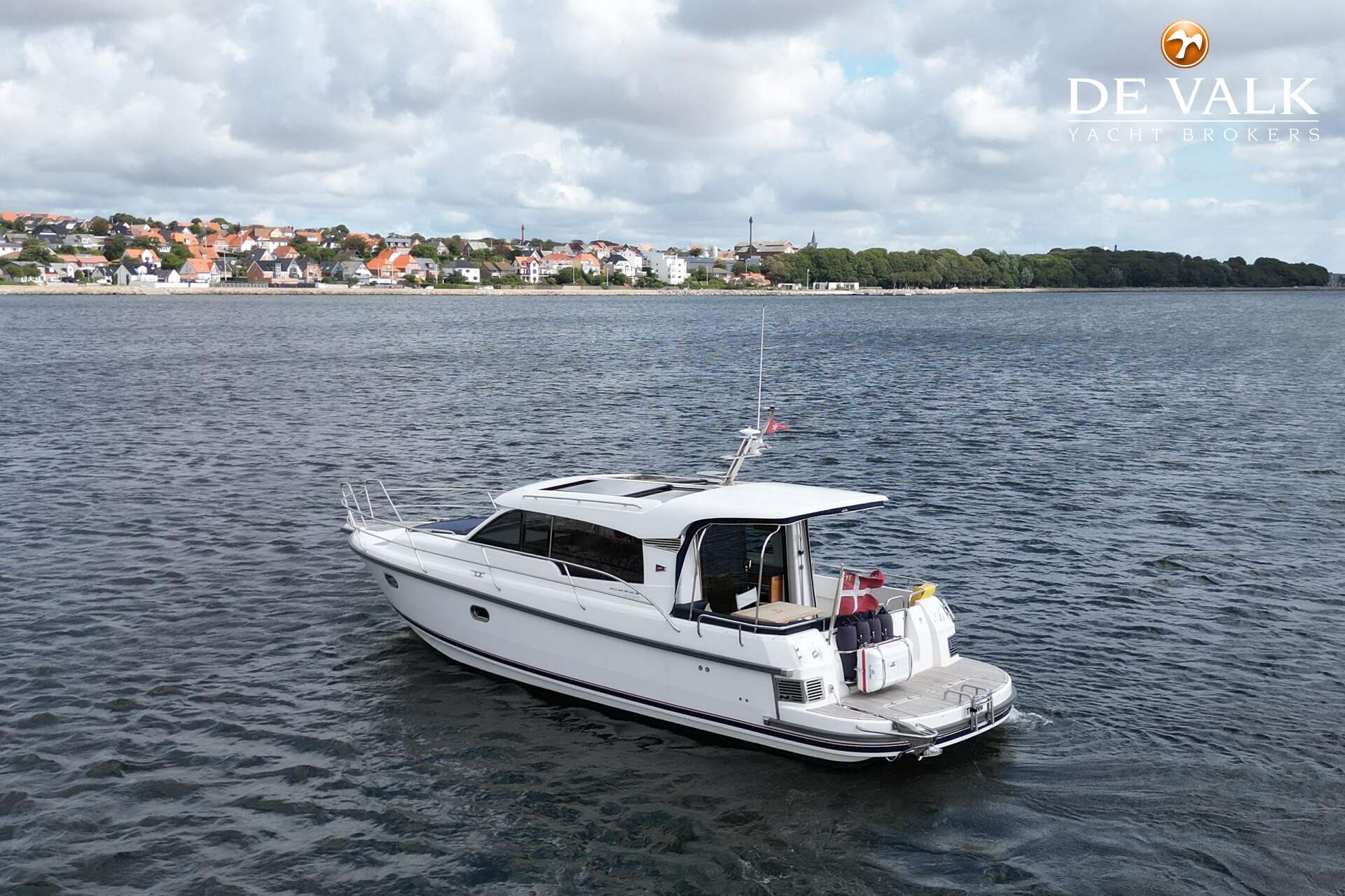 Nimbus 365 Coupe — foto 4 van 44