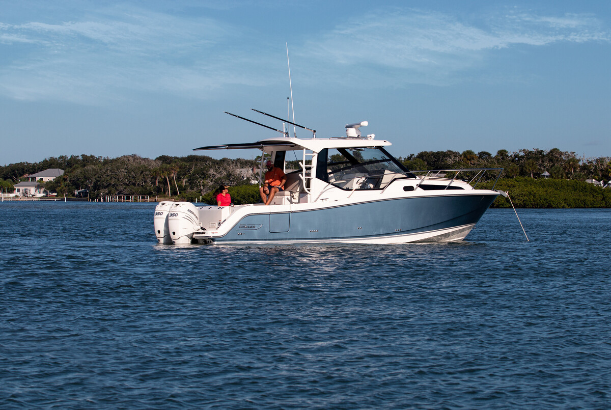 Boston Whaler 325 Conquest — foto 1 van 4