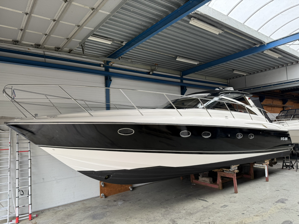 Princess YachtsPrincess V48