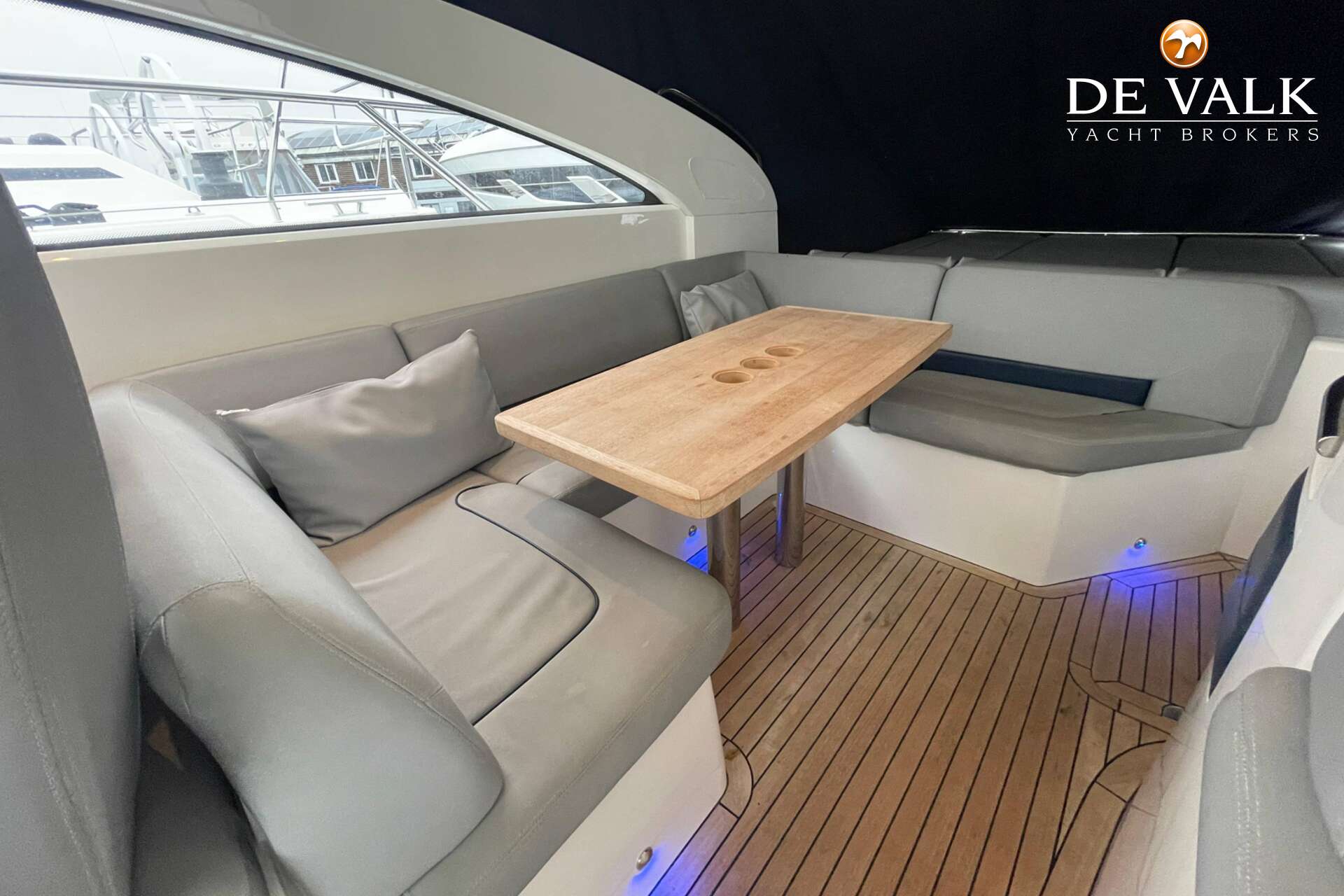 Princess V42 — foto 17 van 30