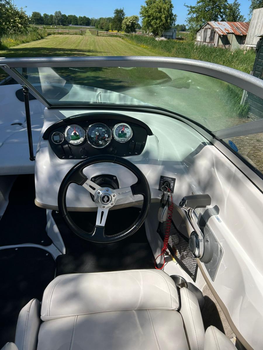 Four Winns H180 Bowrider outboard — foto 12 van 28