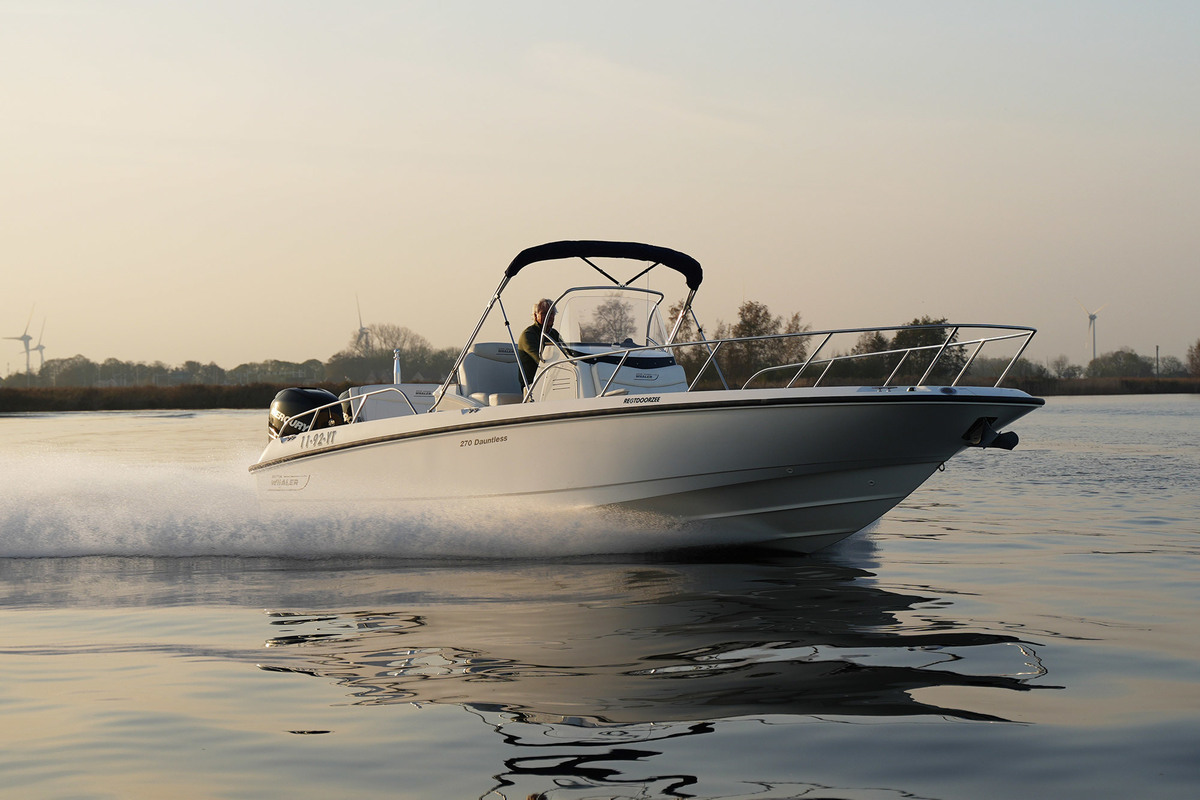 Boston Whaler 270 Dauntless — foto 2 van 37