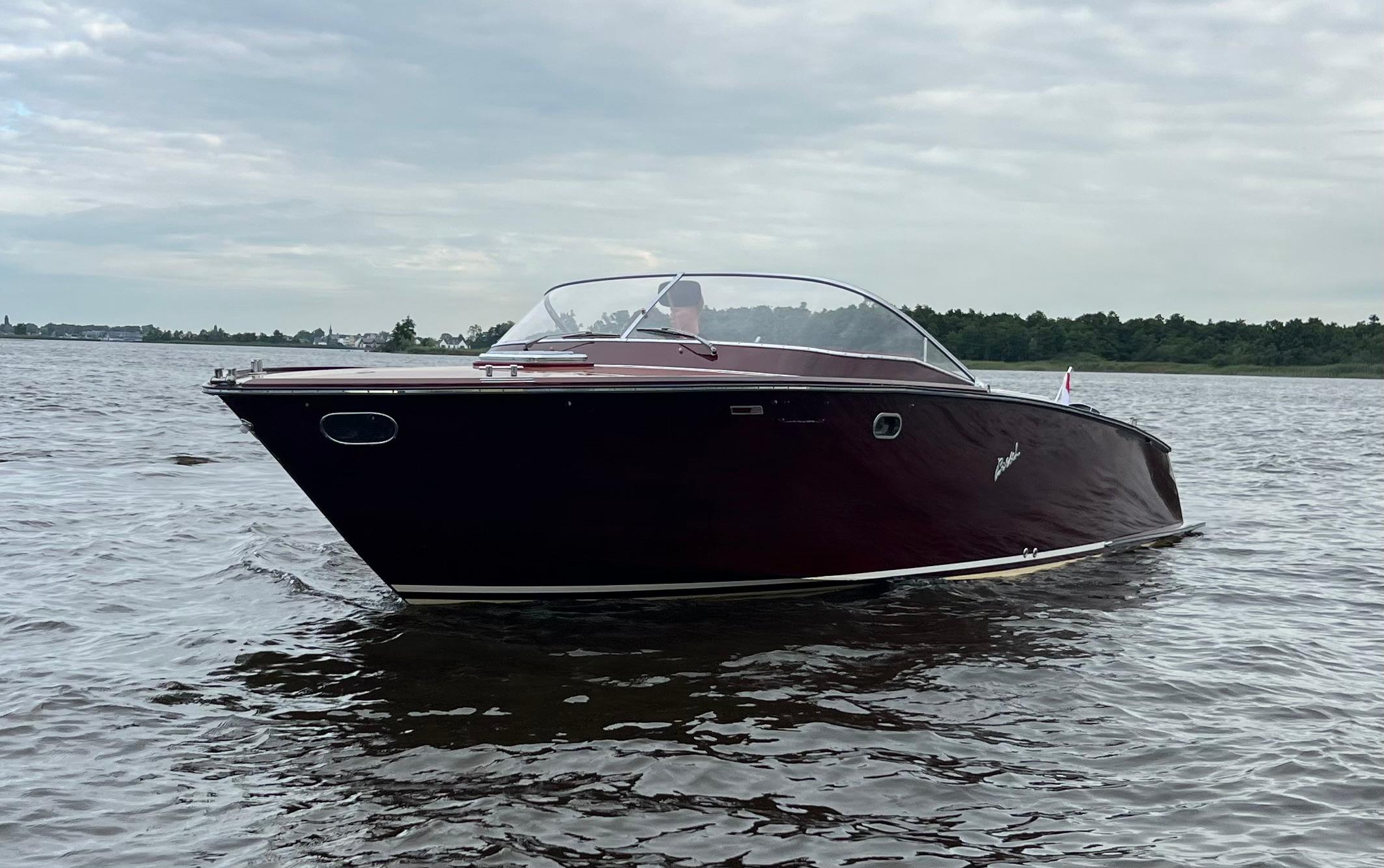 Boesch 850 Runabout Deluxe — foto 6 van 40