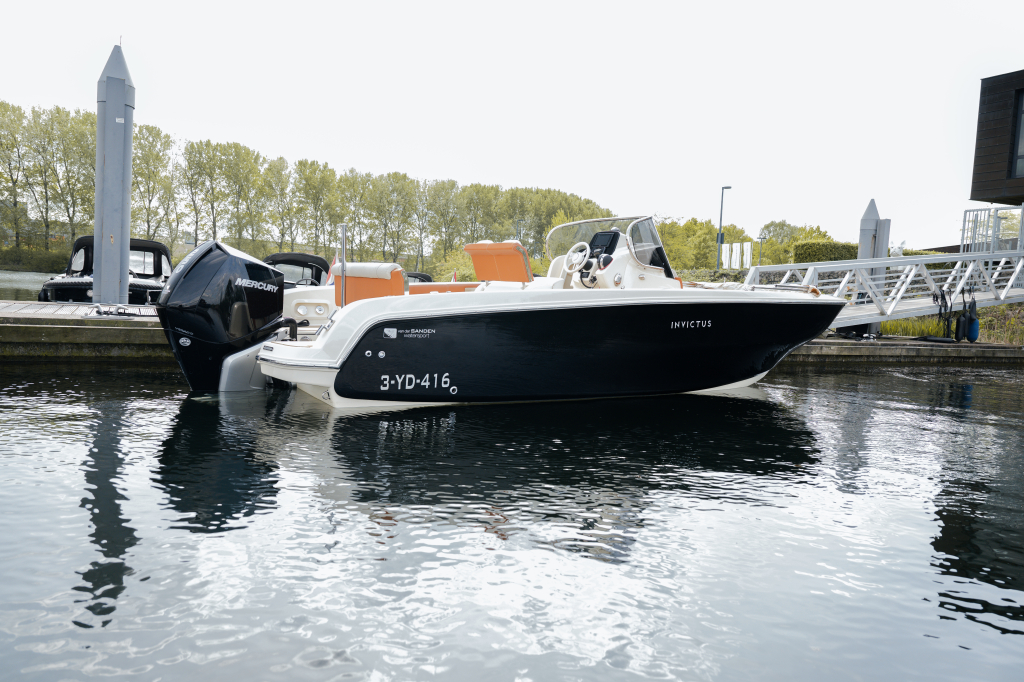  Invictus 240 fx — foto 2 van 16