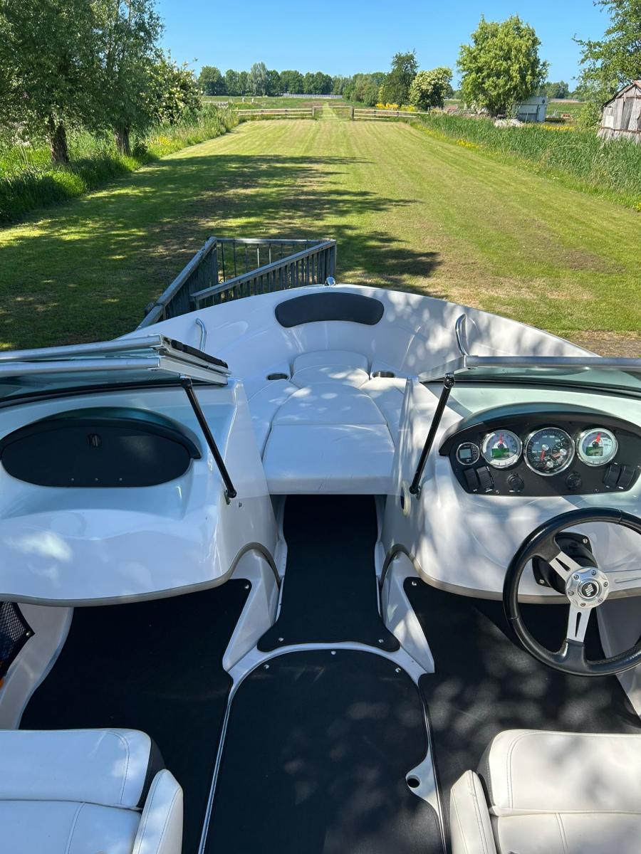 Four Winns H180 Bowrider outboard — foto 19 van 28