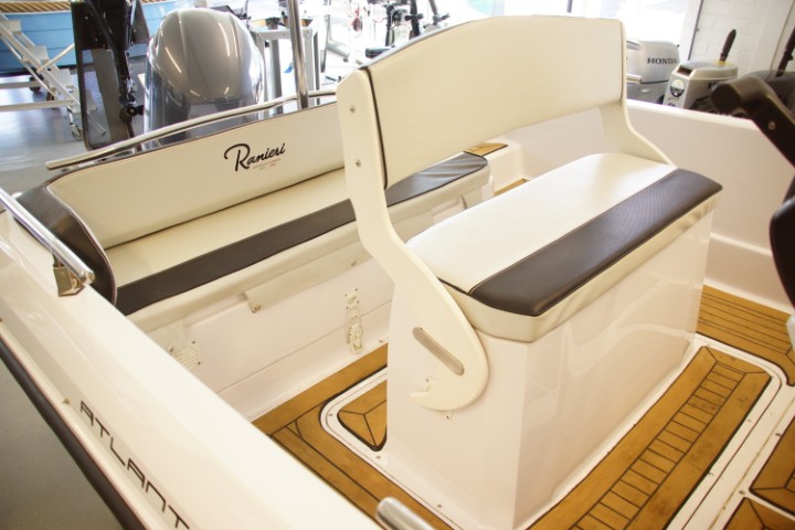 Ranieri Internationale Atlantis 19 incl. 130pk Yamaha en trailer — foto 4 van 25
