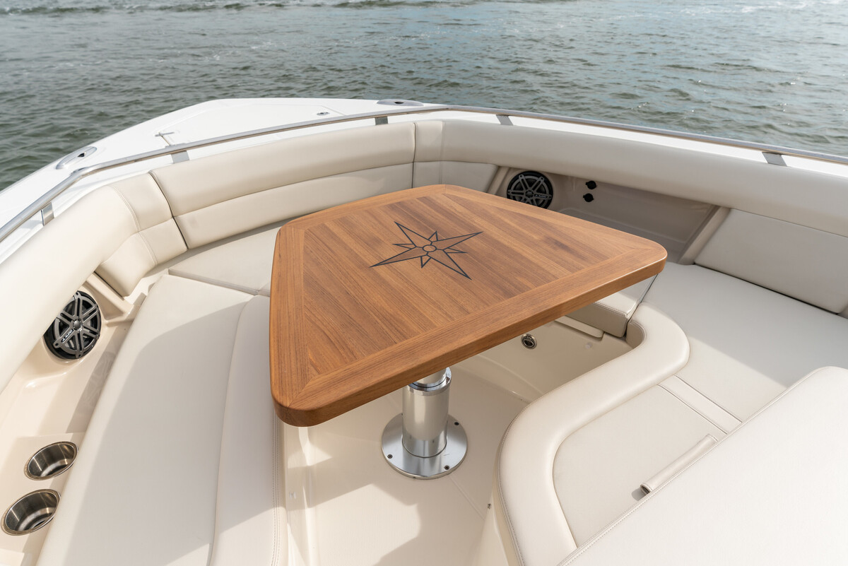 Boston Whaler 380 Realm — foto 12 van 32