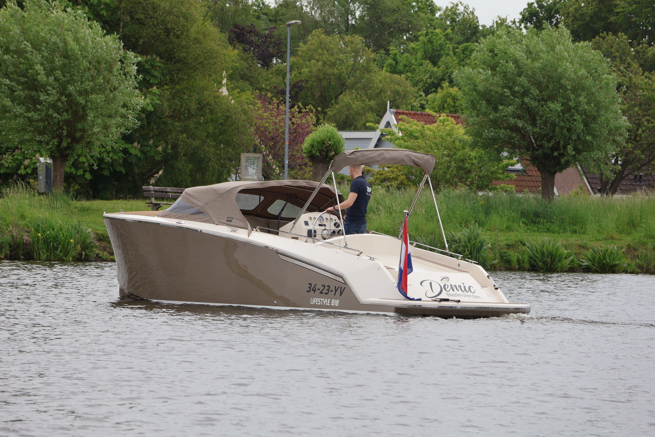 Lifestyle 818 — foto 2 van 29