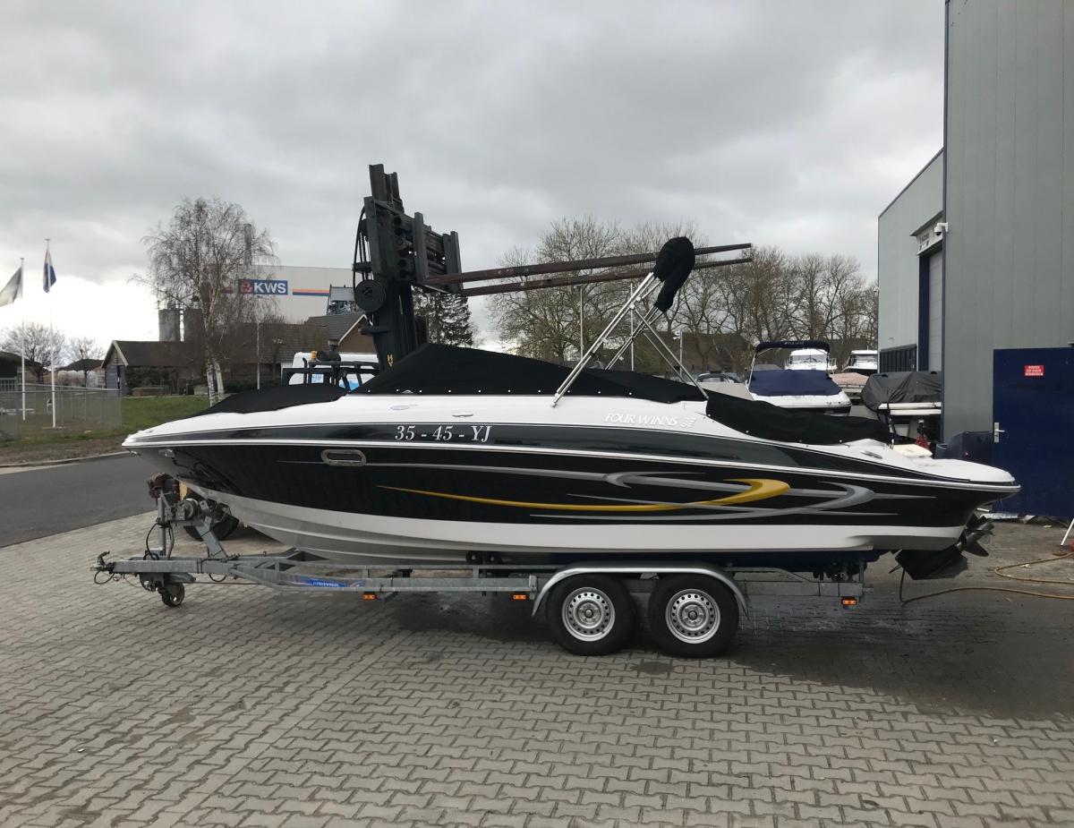 Four Winns 240 Horizon Bowrider — foto 21 van 22