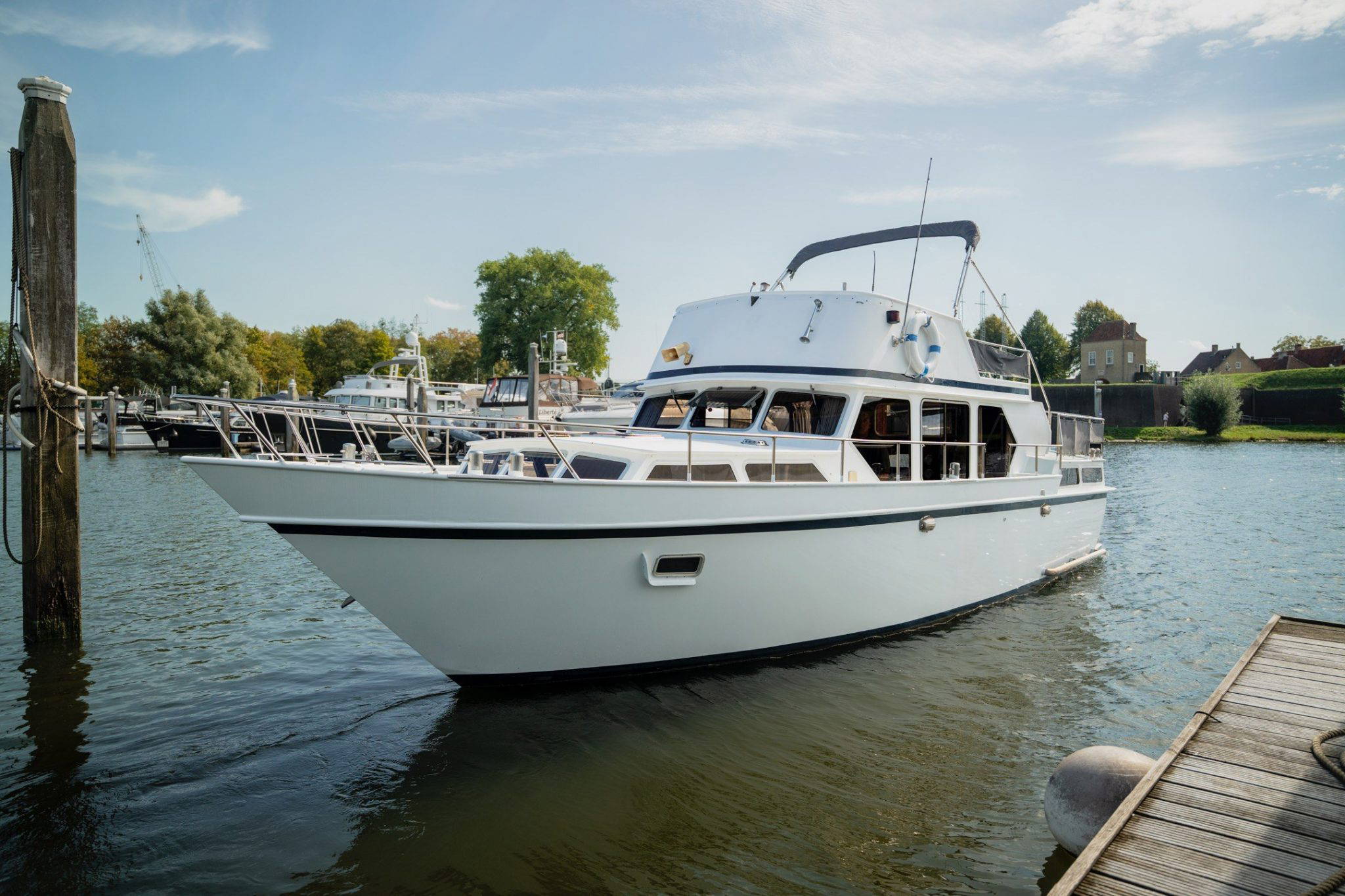1980 Tengro Kruiser 11,90 Flybridge — foto 1 van 12