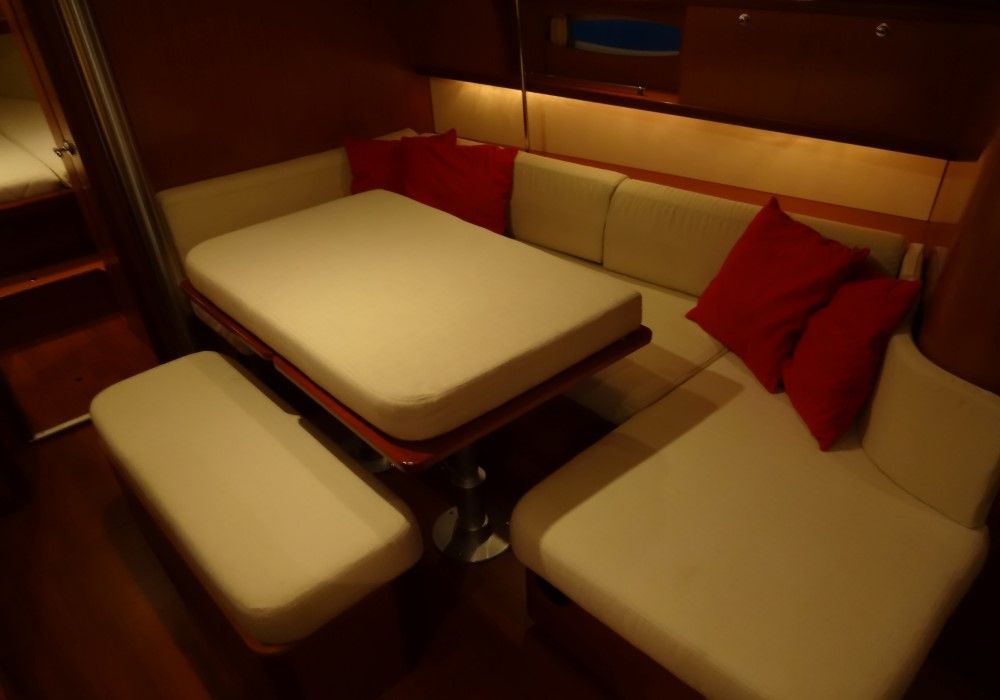 Beneteau Oceanis 40 — foto 1 van 2