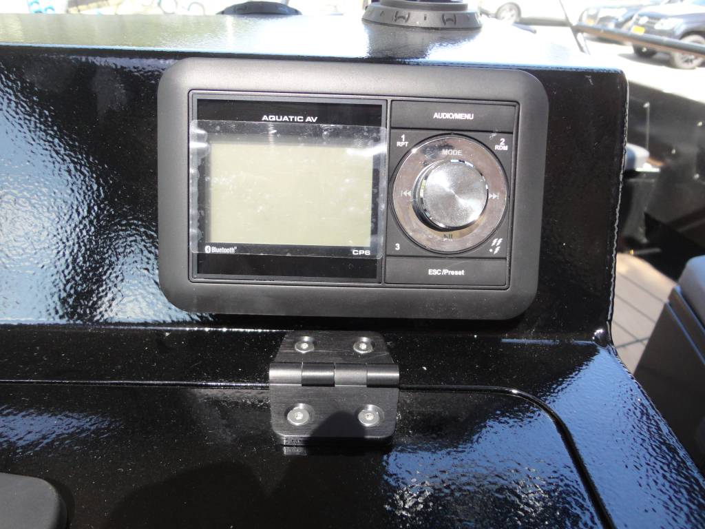 UMS 700 HT boat Cabin Cruiser NET BINNEN Full options  — foto 2 van 32