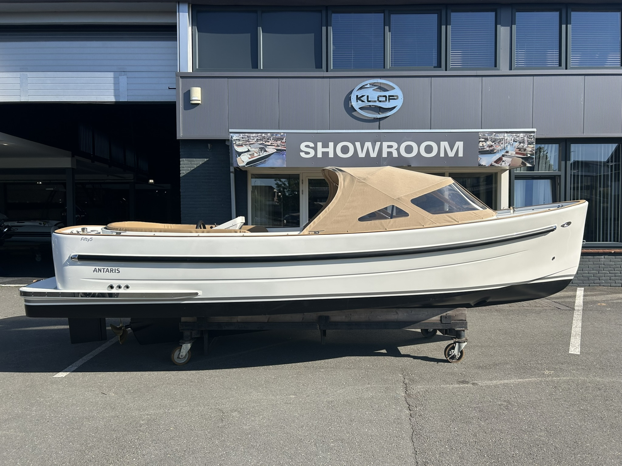 Antaris Fifty5 met Vetus 27 pk wit met beige op voorraad