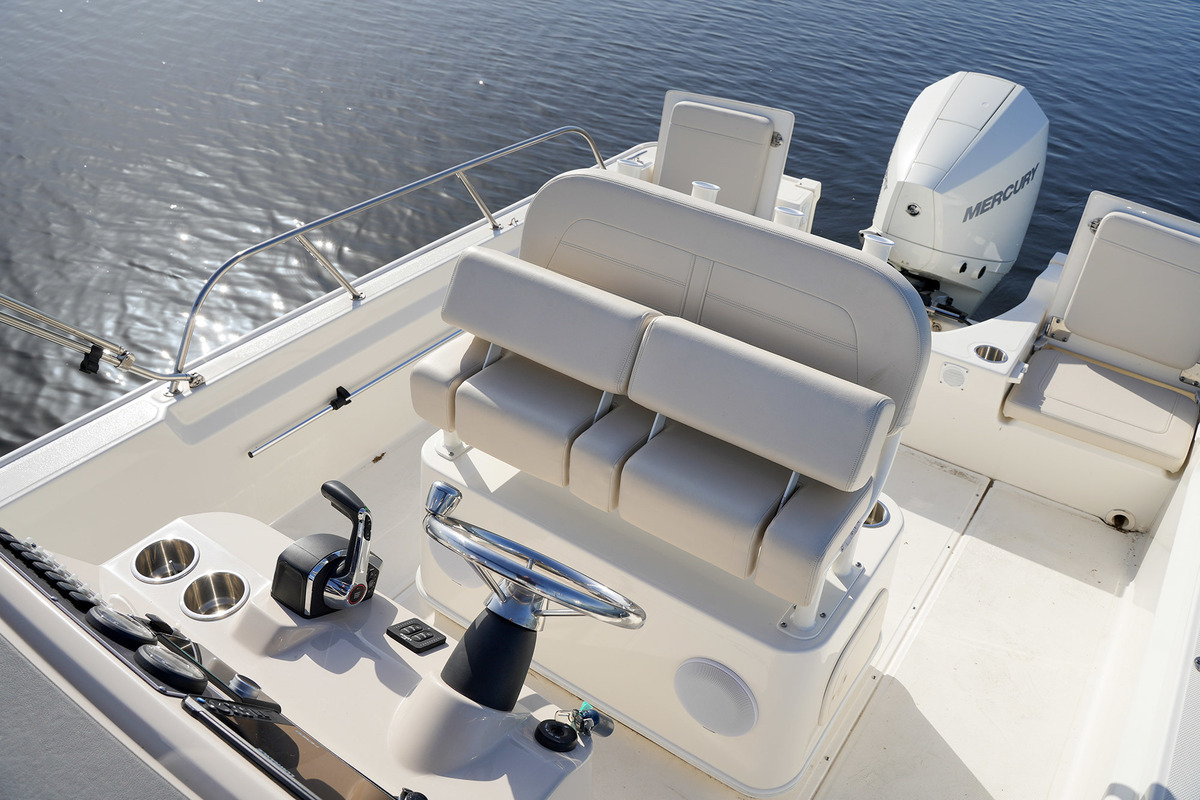 Boston Whaler 210 Montauk — foto 34 van 50