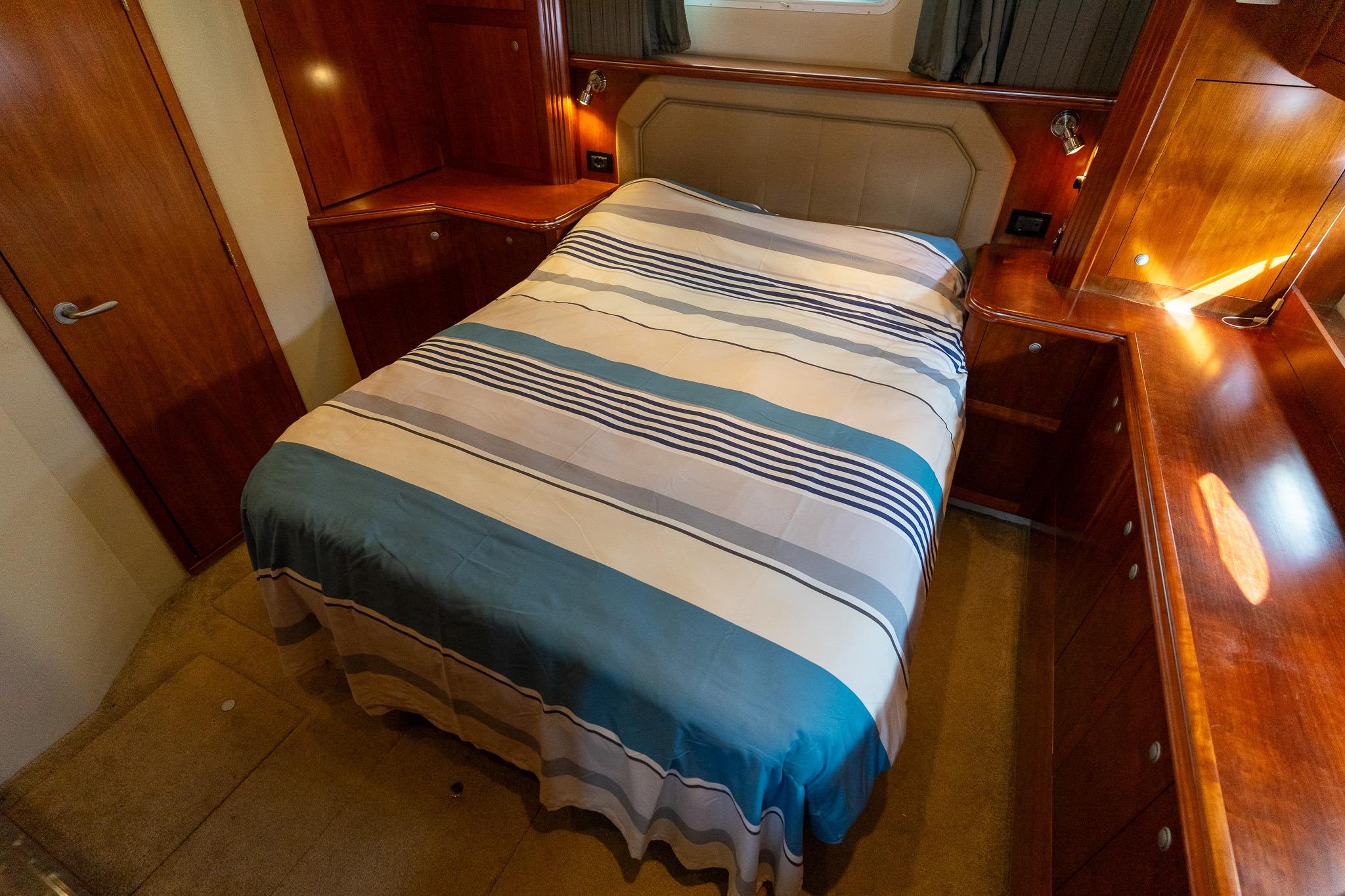 Cruisers Yachts 415 Express Motoryacht — foto 16 van 100