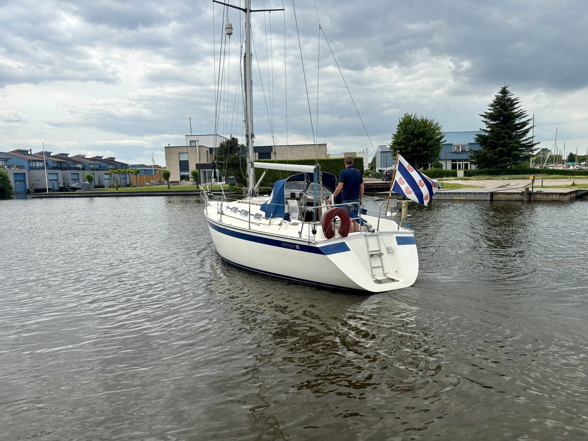 Friendship 33 — foto 4 van 11
