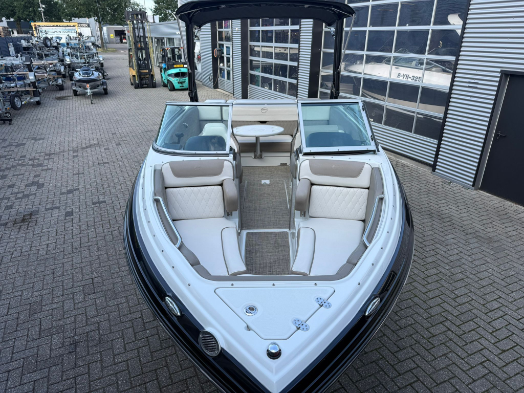 Crownline 225 SS — foto 10 van 12