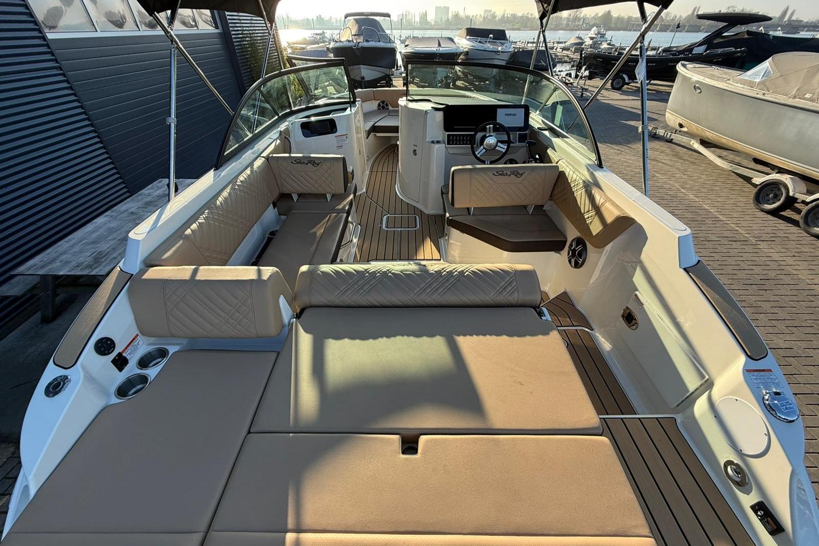 Sea Ray SDX 230 — foto 2 van 32