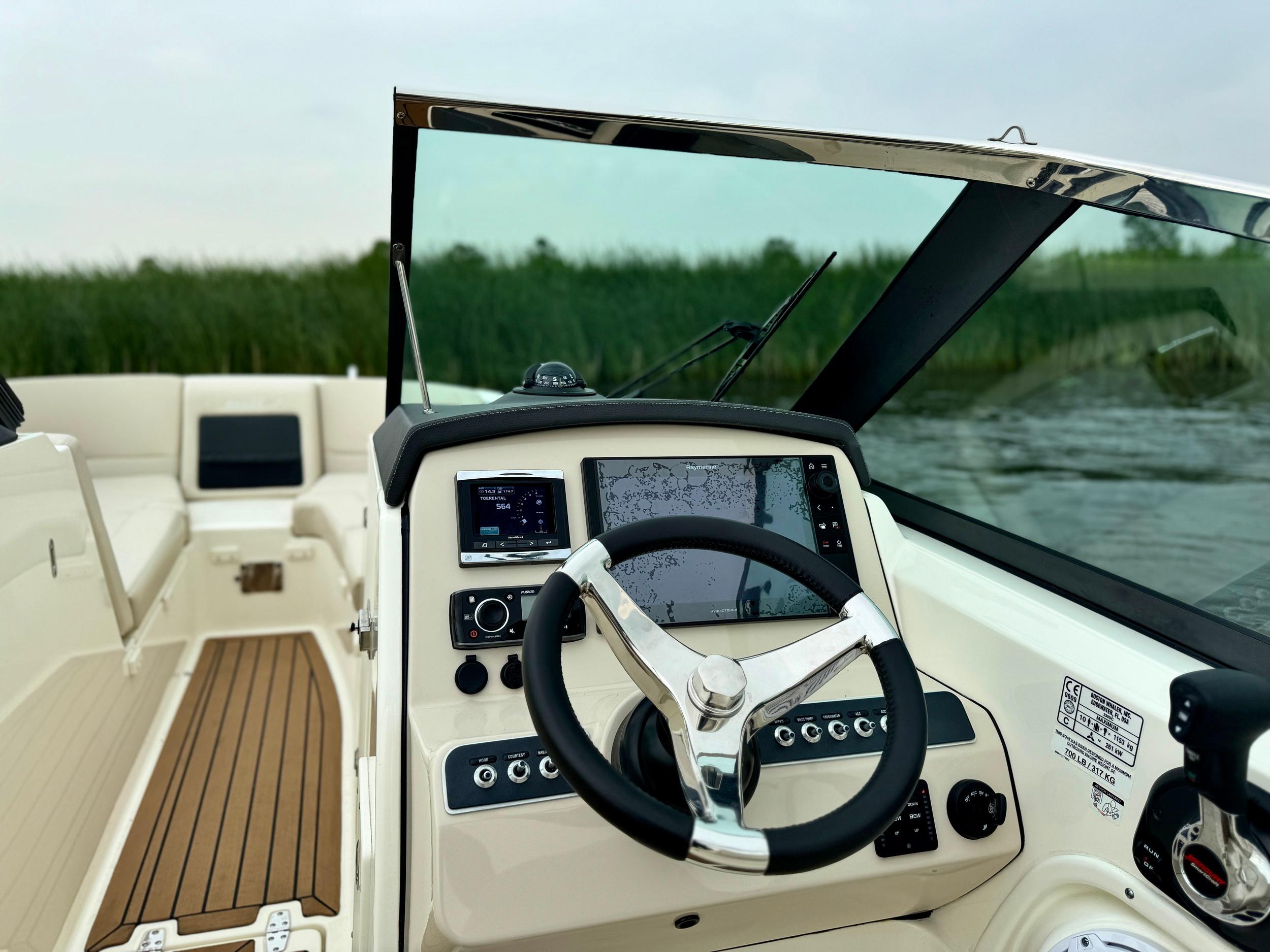 Boston Whaler 230 Vantage — foto 17 van 37