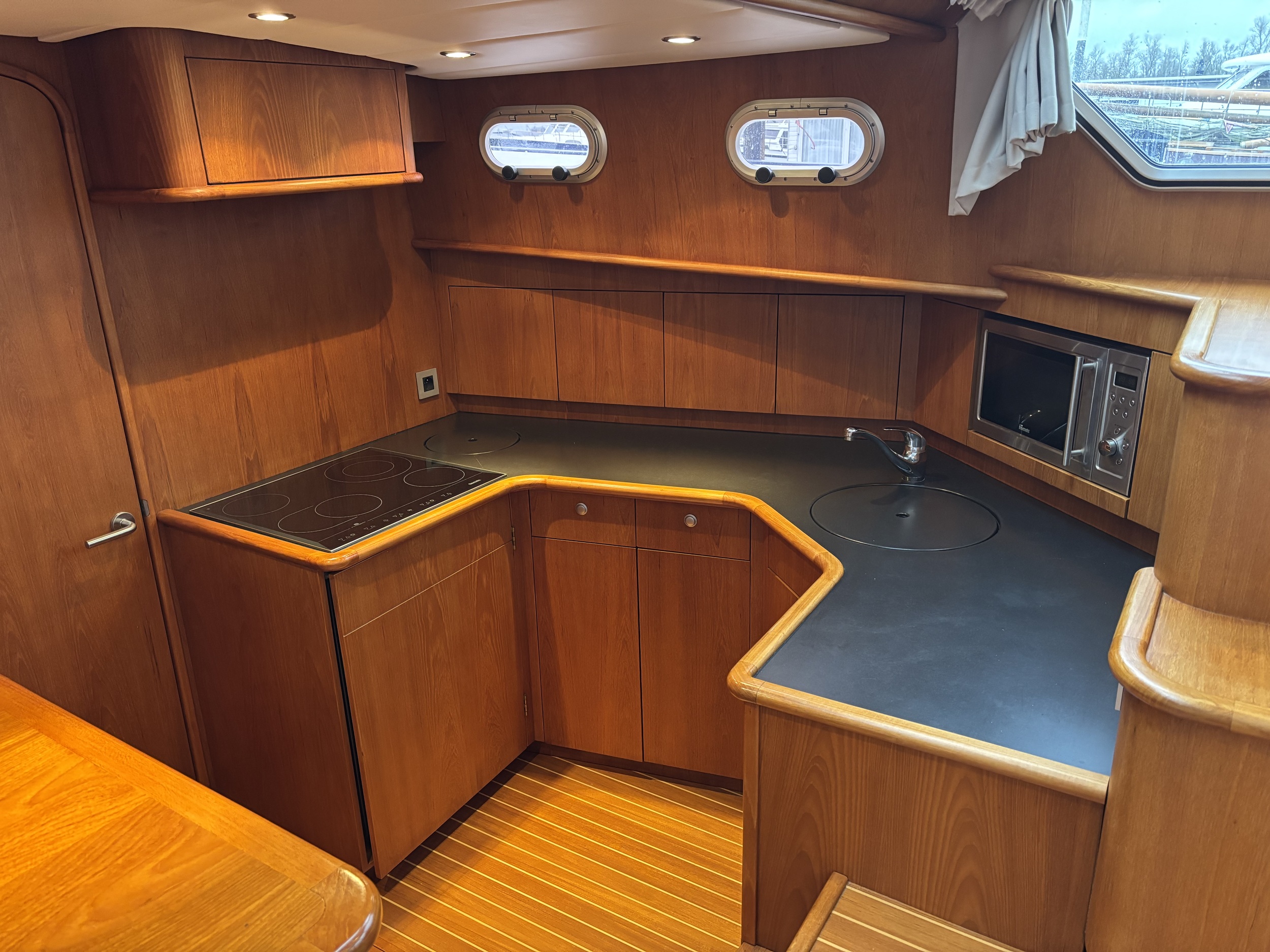 Explorer 45 — foto 13 van 29