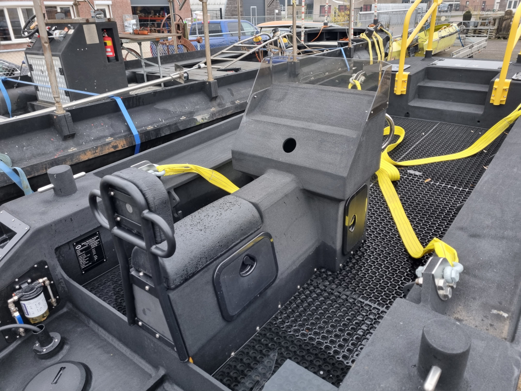 Rhino 600SB HDPE Workboat for sale or charter. Direct available. Kan be shipped worldwide — foto 5 van 10