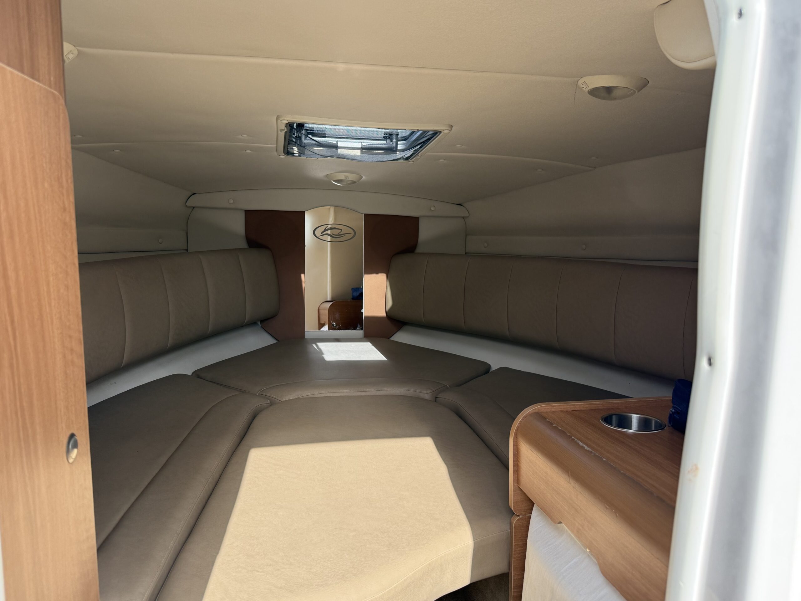 Rinker 276 Captiva Cuddy incl. trailer — foto 10 van 13