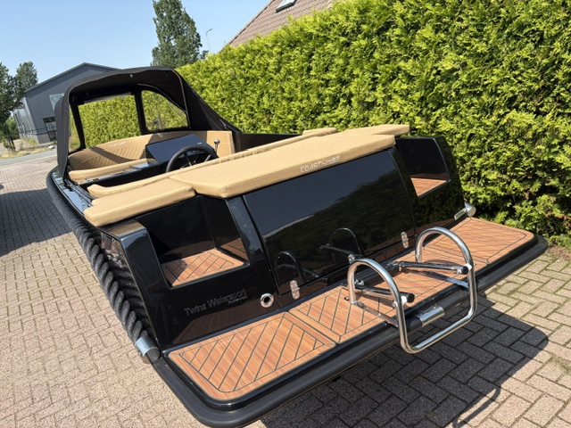Extra luxe Coastliner 545 met Tohatsu 20 PK en buiskap — foto 2 van 18