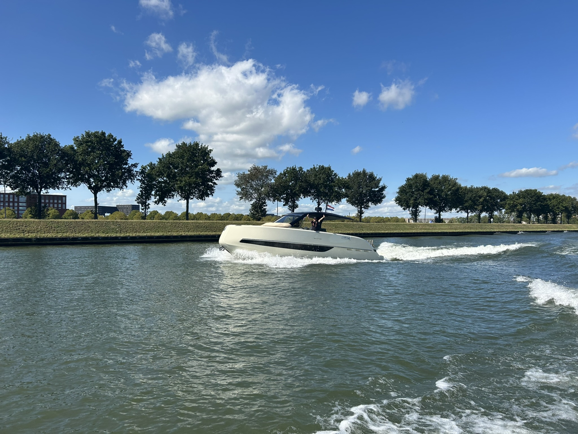 Invictus yachts Invictus 420 TT  met 2x 440 pk Volvo Penta D6 - Nieuw binnen! — foto 2 van 21