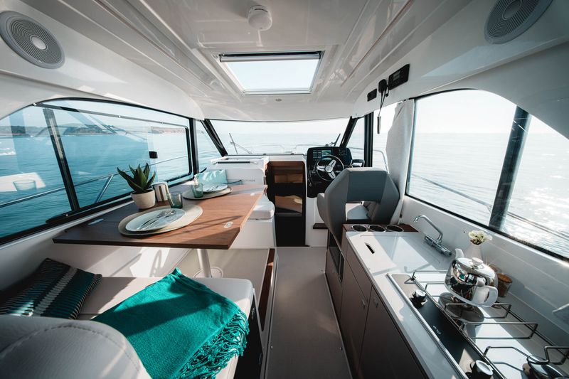 Beneteau Antares 9 | Nieuw samenstellen vanaf €165.286,- — foto 11 van 20