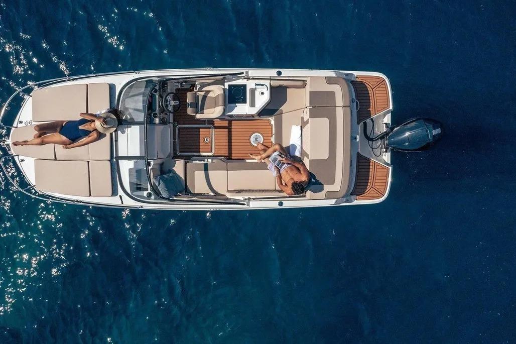 Bayliner VR6 Cuddy — foto 5 van 11
