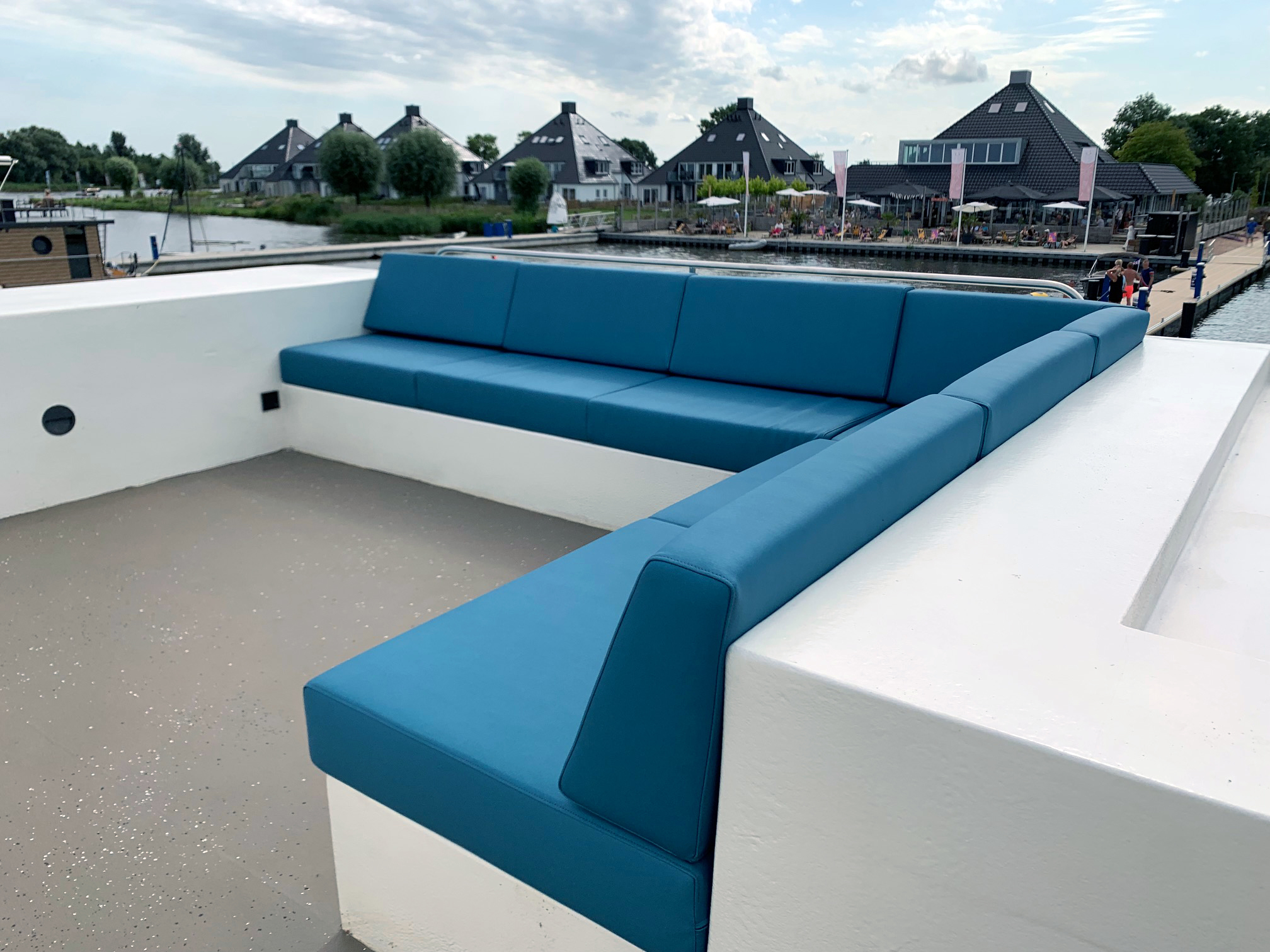 HOMESHIP VaarLoft Volledig Elektrische Houseboat — foto 36 van 60