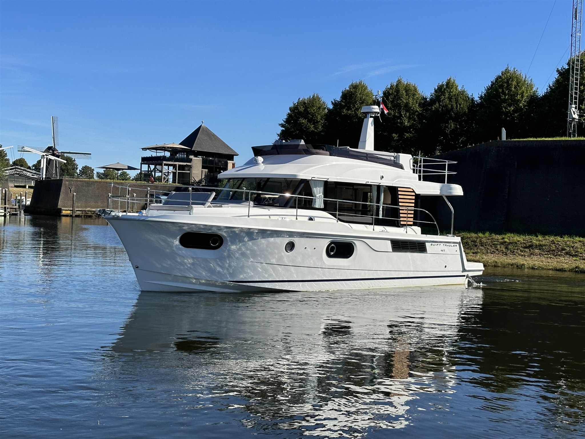 Beneteau Swift trawler 41 Fly (2024) — foto 2 van 11