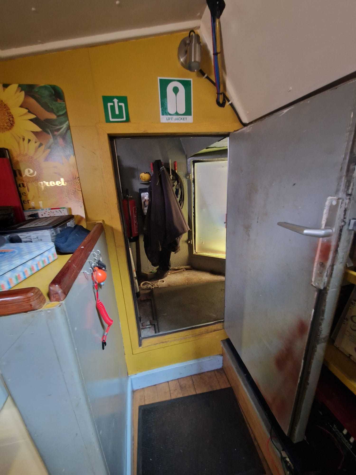 Ex Viskottter/ Varend Woonschip 21.05 — foto 32 van 75