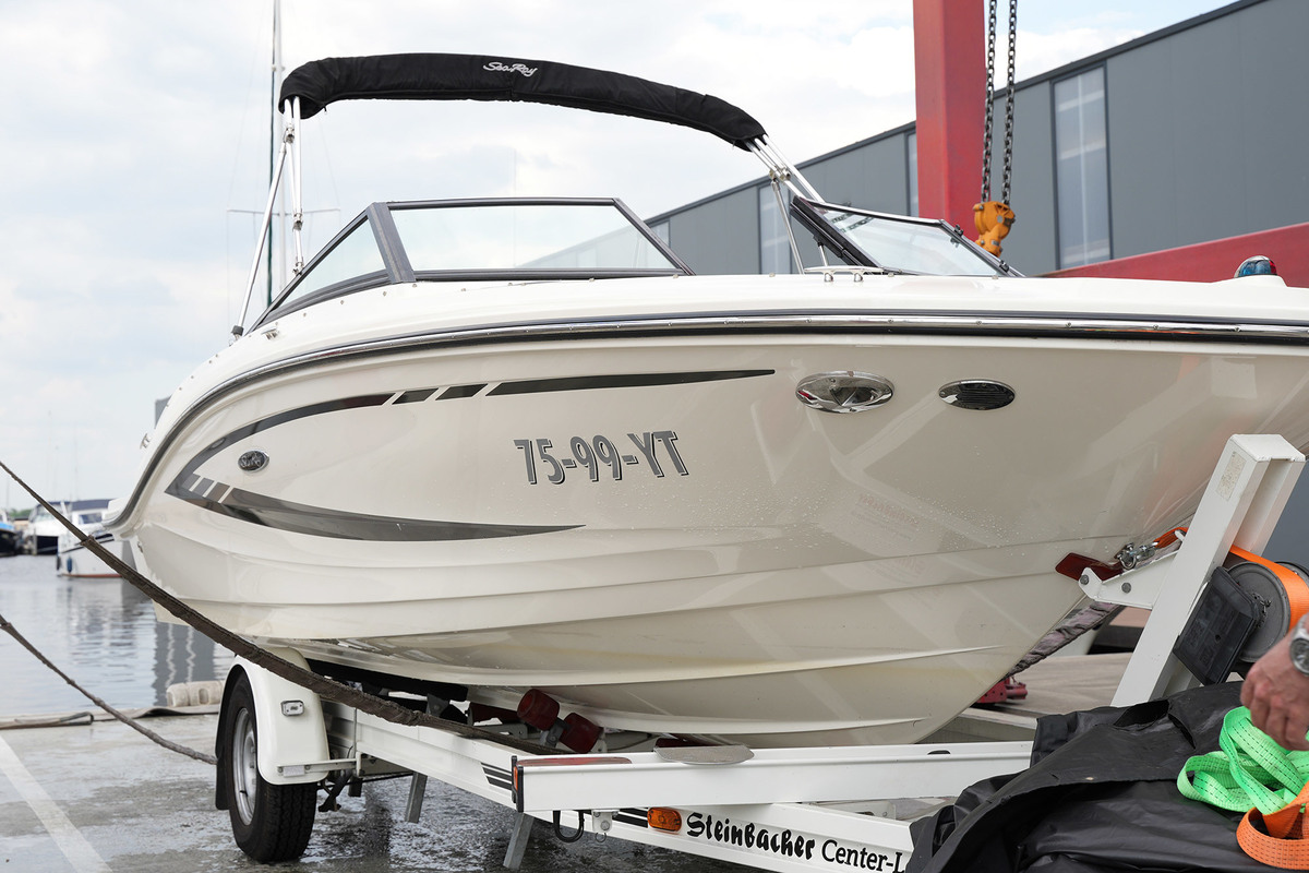 Sea Ray 19 SPX — foto 30 van 36