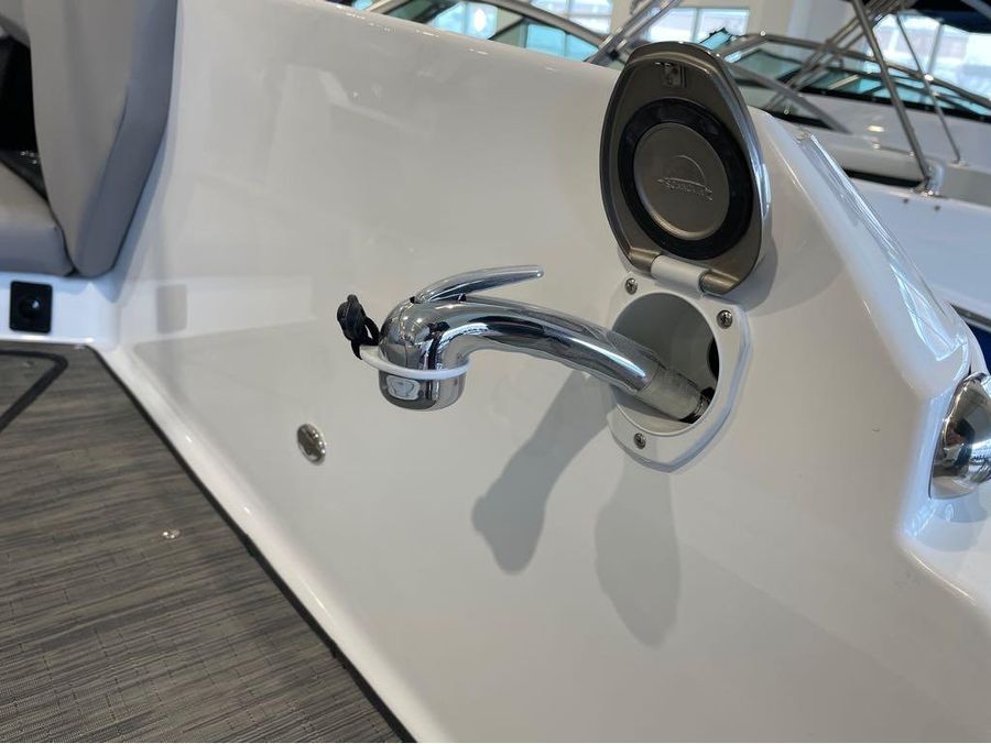 Four Winns H6 Outboard bowrider — foto 8 van 14