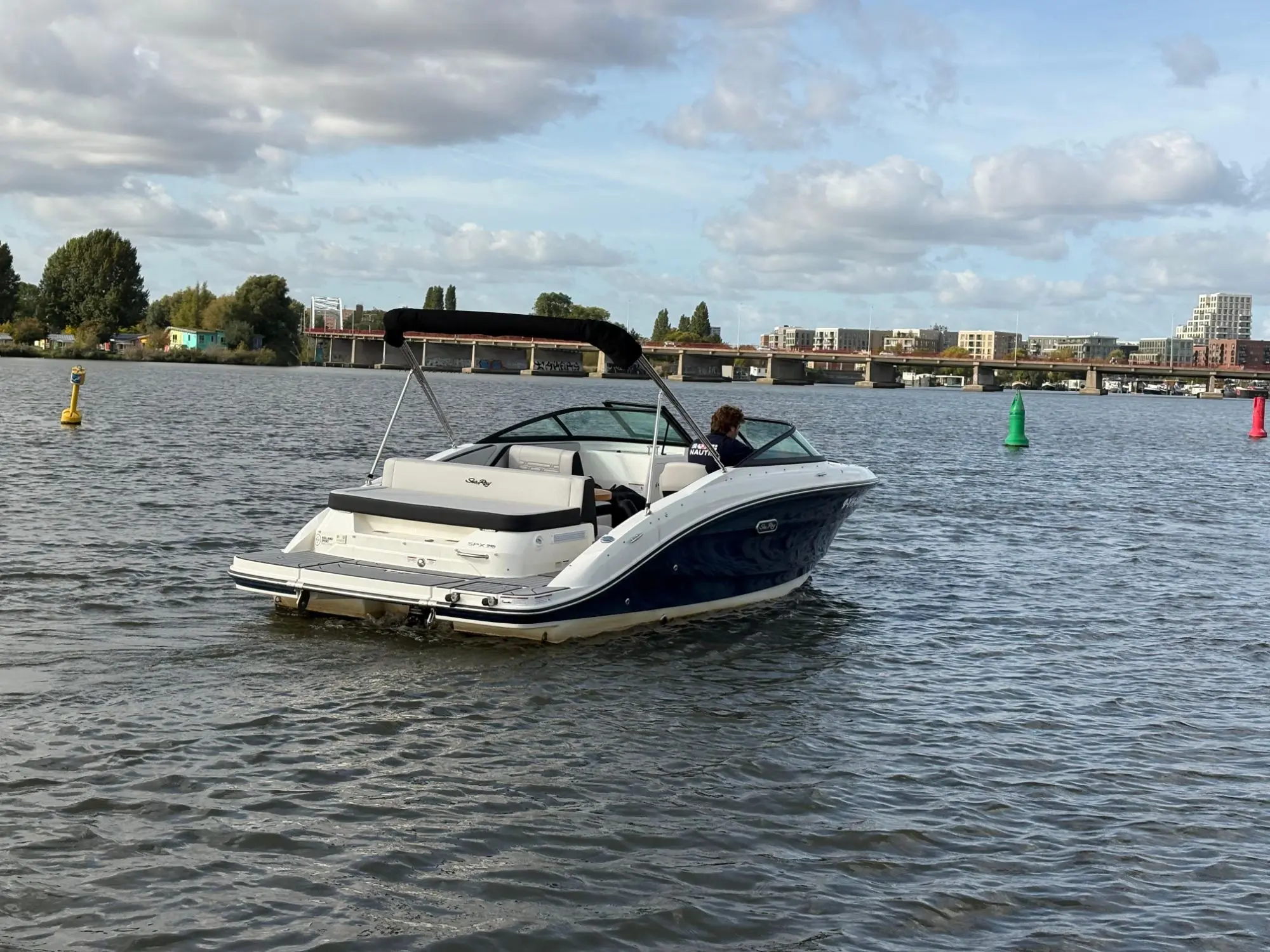 Sea Ray SPX 210 (New Model / 2026) — foto 13 van 31